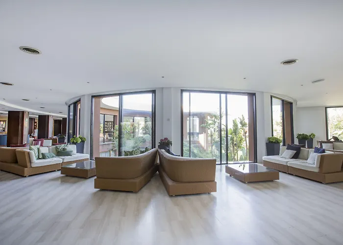 Costa Готель Чефалу