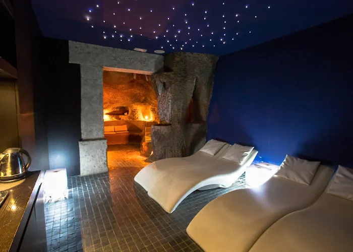 Готель Costa Чефалу