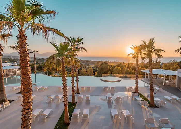 Costa Готель Чефалу